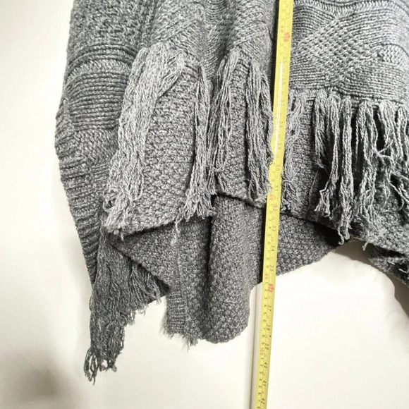 NWT Coldwater Creek Gray Knit Sweater Poncho Wool Blend Fringe One Size Boho - Picture 10 of 10